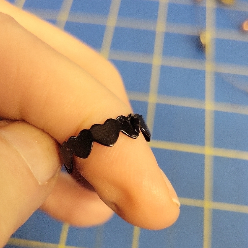 Black Heart Size 8 Adjustable Ring